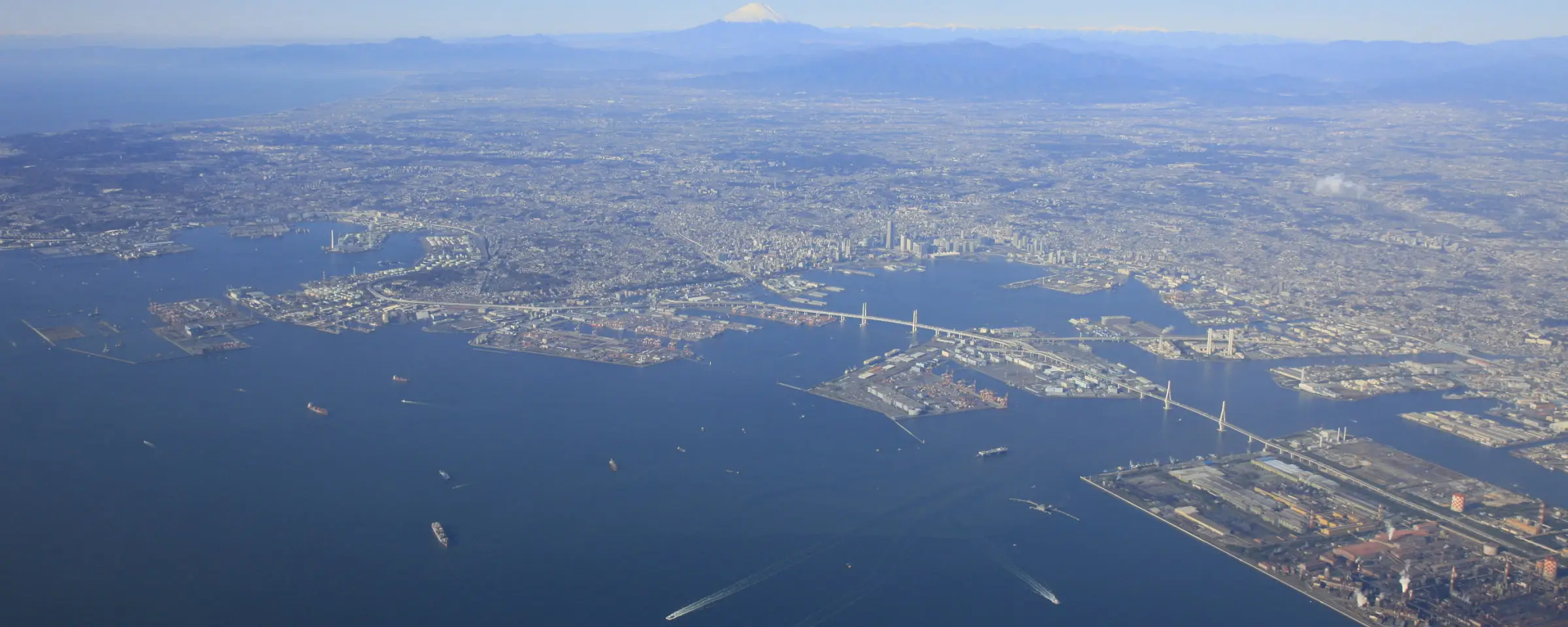 東京湾の上空