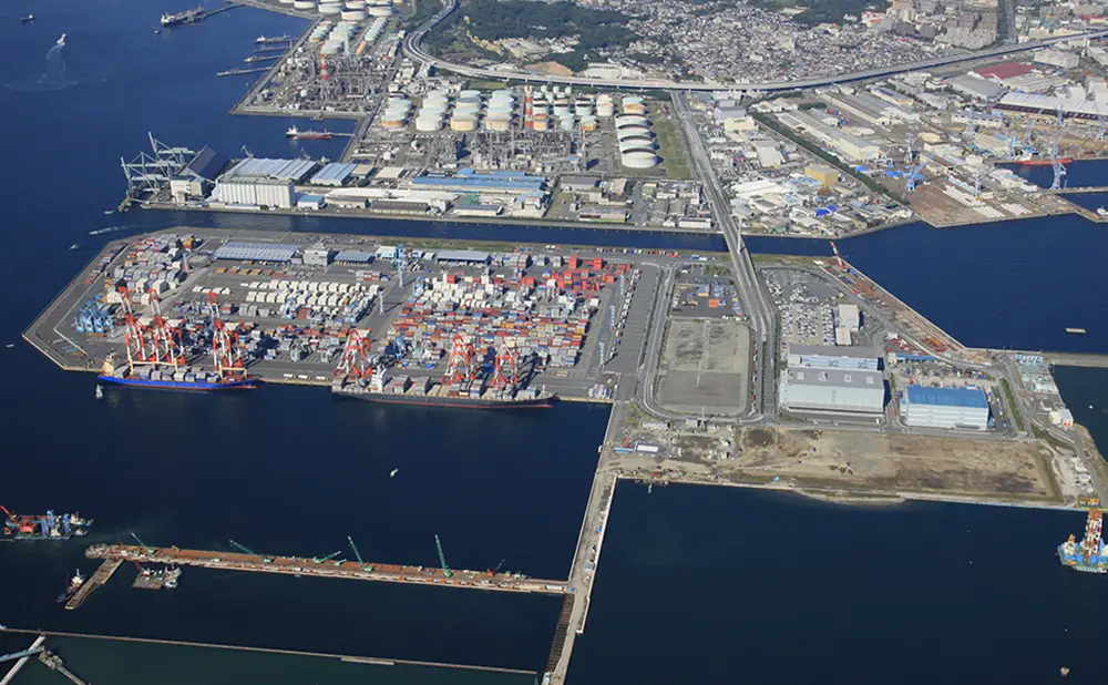 国際競争力を高める横浜港